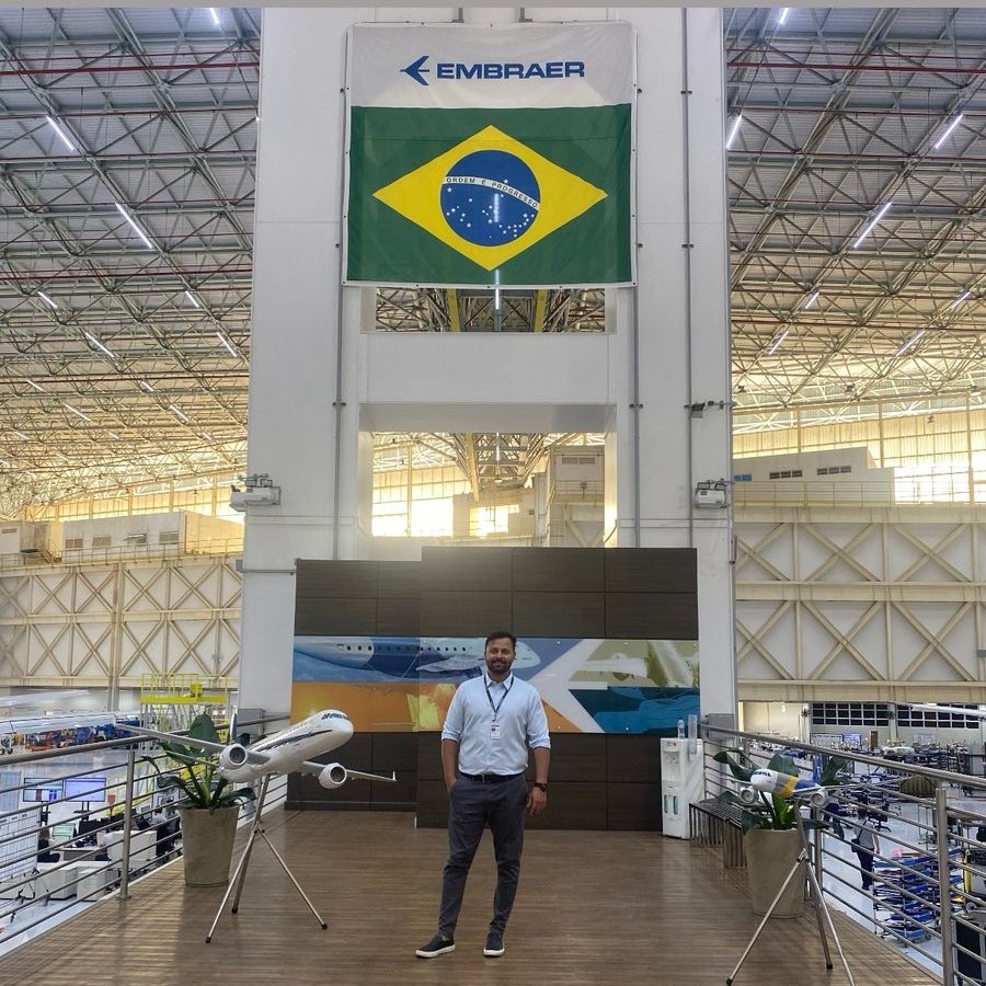 Thiago Macedo em projeto de transformação digital na Embraer